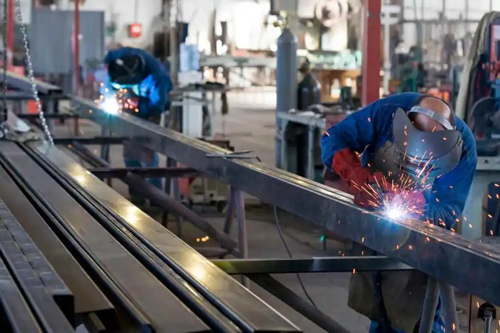 Structural steel fabrication services for industrial and commercial construction